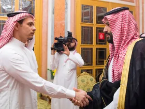 ولي العهد السعودي يعزي عائلة خاشقجي