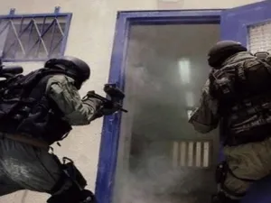 اقتحام قوات الاحتلال لـ زنازين الاسرى - ارشيف