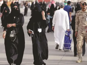 يطالب "البدون" بشكل متواصل، بمنحهم الجنسية الكويتية