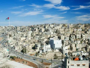 وأكد الصفدي أن "مصلحة العراق ومصلحة المنطقة برمتها ان نحافظ على تماسك التحالف الدولي".