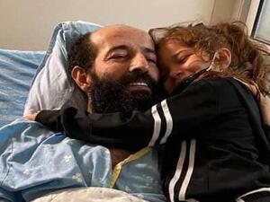 الأخرس متزوج وأب لستة أبناء أصغرهم طفلة تبلغ من العمر ستة أعوام