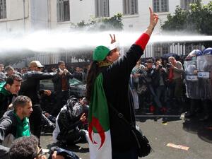 وكانت النيابة قد طلبت ثلاث سنوات سجنا نافذا، خلال المحاكمة التي جرت عبر التحاور عن بعد