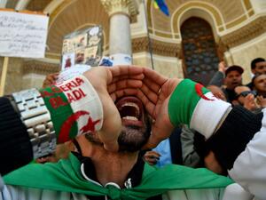 عشية الاستفتاء على الدستور الذي اقترحه الرئيس عبد المجيد تبون، يبدو التيار الإسلامي منقسمًا