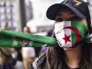 أوقفت مفارز للجيش الجزائري خلال عمليات متفرقة 17 شخصا 