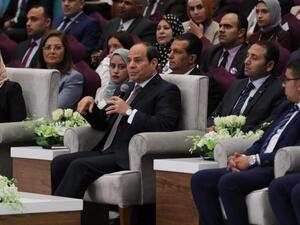 قال: "أنا بقول الكلام ومش بيتنفذ ولا اية أنت المسؤول هنا الناس دي يومياتها كام علشان يجيب كمامات