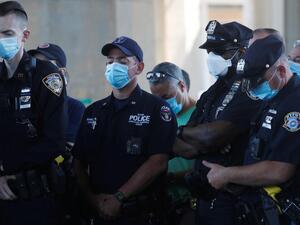  ضباطا توجهوا إلى كنيسة غريس المعمدانية في وسط المدينة