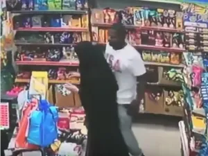 قيام شاب بالتحرُّش بامرأة داخل "سوبر ماركت" بحي عبدالله فواد بمدينة الدمام؛