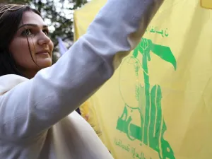 إصرار حزب الله على تمرير خياره الحكومي للحفاظ على سيطرته، اضطر الحريري للانسحاب 