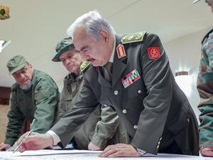  المشير خليفة حفتر طلب وقتا للرد.