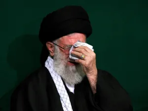 قضت محكمة إقليمية في شيراز على أفكاري بالإعدام، وعلى شقيقيه وحيد وحبيب أفكاري بالسجن 54 و 27 عاماً على التوالي