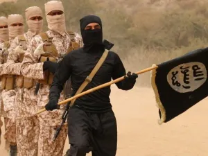 مسلحين دواعش قاموا خلالها باختطاف ٣ مدنيين، وإحراق عدد من السيارات والممتلكات الخاصة  