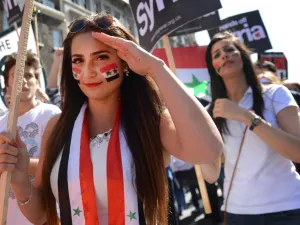  أضرارا لحقت بمبنى وسيارة مدنية نتيجة الشظايا التي وصلت إلى الجانب الإسرائيلي