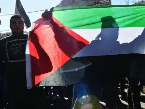  رئيس الوزراء الإسرائيلي البديل جمد العقوبات المفروضة من حكومة سلطات الاحتلال 