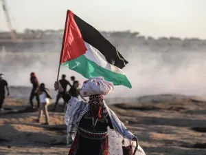 يمنع المشروع السيطرة الفلسطينية أو الدولية على الأرض التي ستبقى خارج خارطة ضم المستوطنات