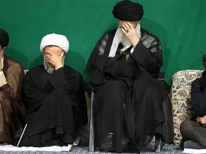 لا تتقيد الشابات باللباس الاسلامي الذي تفرضه السلطات بالشكل المطلوب