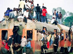  خروج الجرار وثلاث عربات عن مساره 