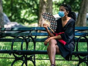 تسجل الولايات المتحدة أعلى حصيلة وفيات جراء وباء كوفيد-19 في العالم مع 121,176 وفاة،