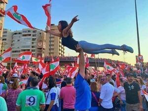 أعلنت الحكومة أنها ألغت الضريبة، ولكن المتظاهرين واصلوا احتجاجاتهم