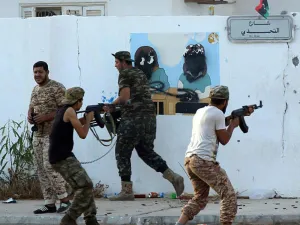 وتشهد ليبيا فوضى منذ اطاحة نظام معمر القذافي في 2011.