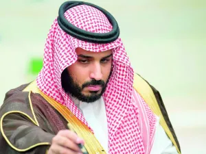 ذكرت دي بيكر أنها خلصت إلى نتيجة أن السلطات السعودية قرصنت هاتف مؤسس أمازون للدخول إلى بياناته الشخصية.
