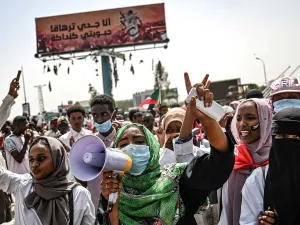 تسلم حمدوك رئاسة الوزراء في 21 أغسطس الماضي، بناء على اتفاق سياسي بين قادة الجيش وقوى "الحرية والتغيير"