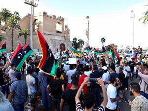 حاول السراج في خطاب متلفز مساء الاثنين تهدئة خواطر المحتجين بتأكيده على "الحق المشروع" لجميع الليبيين في التعبير عن آرائهم