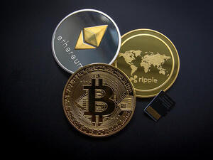 كيف تعمل العملات الرقمية