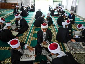 ماليزيون يحيون ذكرى نزول القرآن الكريم