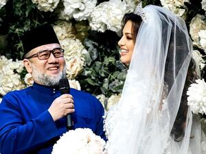 ملك ماليزيا السابق وزوجته أوكسانا فويفودينا