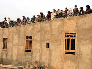 أفغانستان وباكستان تقولان إن 22 شخصا قتلوا في اشتباك على الحدود