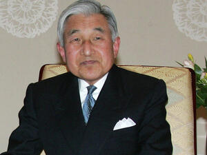 إمبراطور اليابان يتنازل عن العرش بعد تربعه عليه 30 عاما