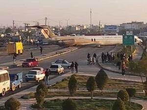 انحراف طائرة ركاب عن مدرج المطار جنوب غربي إيران