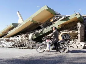 إيران
