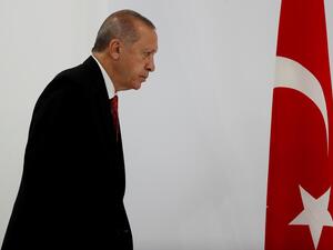 موقع تركي يكشف سبب عزل أردوغان لمحافظ البنك المركزي