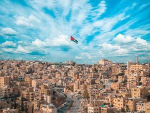 عرض طفل للتبني على مواقع التواصل الاجتماعي في الأردن