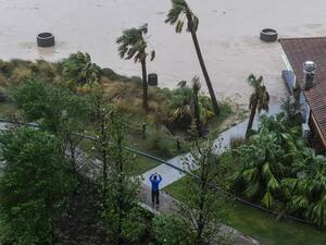 الإعصار زيتا يبدأ باجتياح الولايات المتّحدة