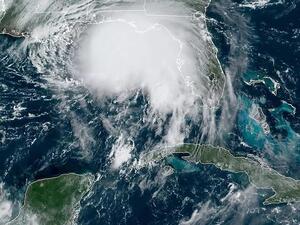الإعصار سالي فوق خليج المكسيك في صورة التقطتها القمر الاصطناعي
