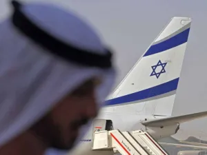 معارضون عرب ينتقدون عبور طائرة إسرائيلية أجواء الرياض