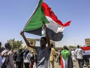 تجمع المهنيين السودانيين يدعو لإسقاط المجلس العسكري