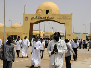 إصابات جراء اشتباكات بين سودانيين عائدين لبلادهم والشرطة المصرية