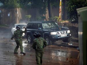 مقتل نحو 10 من الشرطة الكينية في انفجار قنبلة قرب الحدود مع الصومال