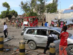 مقتل 8 شرطيين كينيين بانفجار لغم قرب الحدود مع الصومال