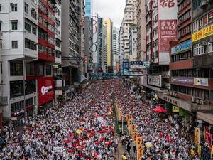 تظاهرة ضخمة في هونغ كونغ ضد قانون يسمح بتسليم المطلوبين للصين