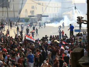 مقتل متظاهرين اثنين في كربلاء والحشد ينفي اغتيال قيادي ببغداد