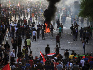 يشهد العراق احتجاجات عنيفة بدأت من بغداد للمطالبة بتحسين الخدمات العامة وتوفير فرص العمل ومحاربة الفساد