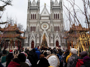 اجتماع نادر للغاية بين وزيري خارجية الصين والفاتيكان