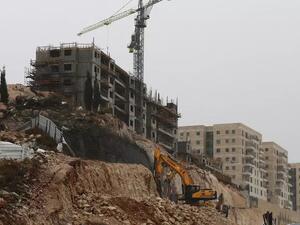 بناء وحدات سكنية في مستوطنة رامات شلومو في القدس الشرقية المحتلة 