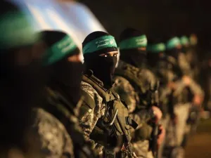 القسام: كتائبنا عثرت على مئات القذائف في سفينتين غارقتين