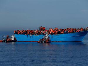 إيطاليا تسمح بإنزال 182 مهاجراً تم إنقاذهم في البحر المتوسط
