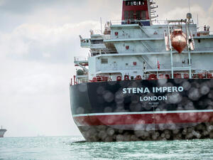 الناقلة البريطانية المحتجزة في إيران تغادر ميناء بندر عباس